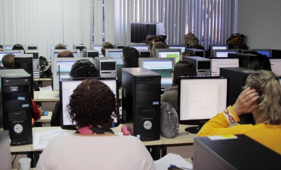 A Secretaria da Família e Desenvolvimento Social, terminou nesta quarta-feira a primeira etapa de preparação para a realização da capacitação dos 2065 conselheiros tutelares que atuam nas 413 unidades dos Conselhos Tutelares, nos 399 municípios paranaenses.Foto: Ricardo Marajó/SEDS