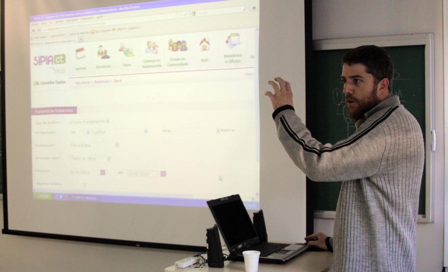 A Secretaria da Família e Desenvolvimento Social, terminou nesta quarta-feira a primeira etapa de preparação para a realização da capacitação dos 2065 conselheiros tutelares que atuam nas 413 unidades dos Conselhos Tutelares, nos 399 municípios paranaenses.Foto: Ricardo Marajó/SEDS