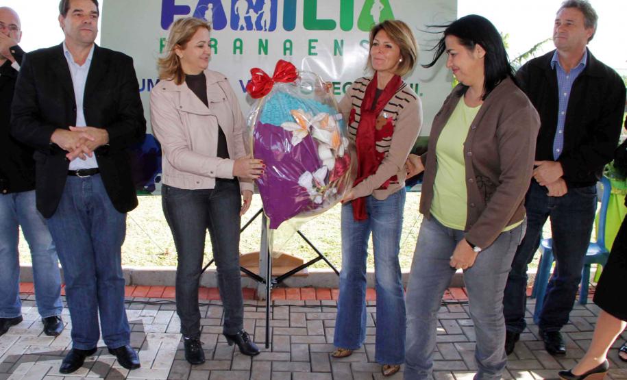 A secretária da Família e Desenvolvimento Social, Fernanda Richa, iniciou a tarde desta sexta-feira (22) no município de Luiziana, na região central do Estado. A visita no município foi para inaugurar o novo Centro de Referência de Assistência Social (Cras)Foto:Rogério Machado/SEDS
