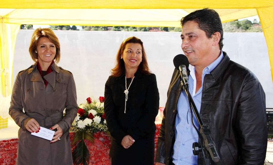 A secretária da Família e Desenvolvimento Social, Fernanda Richa, terminou seus compromissos no interior do Estado, nesta sexta-feira (22), no município de Fênix. Junto com o prefeito Altair Molina Serrano e a primeira-dama e secretária de Assistência Social, Dalva Sales Molina Serrano, participou da inauguração do Centro de Referência de Assistência Social (Cras) Foto:Rogério Machado/SEDS