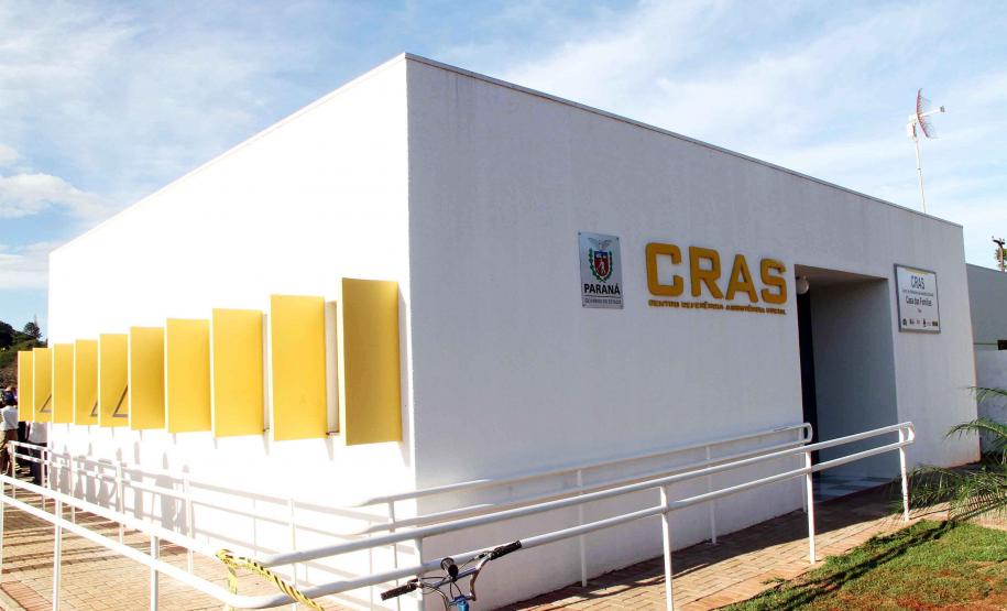 A secretária da Família e Desenvolvimento Social, Fernanda Richa, terminou seus compromissos no interior do Estado, nesta sexta-feira (22), no município de Fênix. Junto com o prefeito Altair Molina Serrano e a primeira-dama e secretária de Assistência Social, Dalva Sales Molina Serrano, participou da inauguração do Centro de Referência de Assistência Social (Cras) Foto:Rogério Machado/SEDS