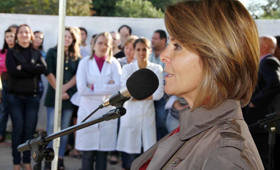 A secretária da Família e Desenvolvimento Social, Fernanda Richa, terminou seus compromissos no interior do Estado, nesta sexta-feira (22), no município de Fênix. Junto com o prefeito Altair Molina Serrano e a primeira-dama e secretária de Assistência Social, Dalva Sales Molina Serrano, participou da inauguração do Centro de Referência de Assistência Social (Cras) Foto:Rogério Machado/SEDS