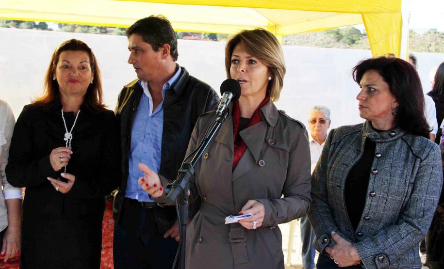 A secretária da Família e Desenvolvimento Social, Fernanda Richa, terminou seus compromissos no interior do Estado, nesta sexta-feira (22), no município de Fênix. Junto com o prefeito Altair Molina Serrano e a primeira-dama e secretária de Assistência Social, Dalva Sales Molina Serrano, participou da inauguração do Centro de Referência de Assistência Social (Cras) Foto:Rogério Machado/SEDS