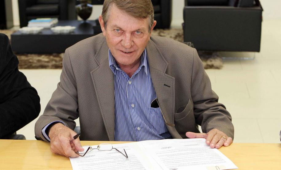 A Secretaria da Família e Desenvolvimento Social Fernanda Richa assina convênios com os municípios de  Amaporã, Barbosa Ferraz, Campina da Lagoa, Campo Bonito, Cerro Azul, Cruz Machado, Mandirituba, Mangueirinha, Prudentópolis, Santa Cecília do Pavão, São Jerônimo da Serra, São Pedro do Iguaçu, Teixeira Soares, Tomazina, Turvo e Wenceslau Braz