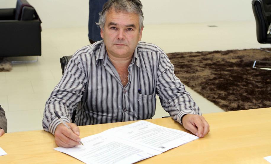 A Secretaria da Família e Desenvolvimento Social Fernanda Richa assina convênios com os municípios de  Amaporã, Barbosa Ferraz, Campina da Lagoa, Campo Bonito, Cerro Azul, Cruz Machado, Mandirituba, Mangueirinha, Prudentópolis, Santa Cecília do Pavão, São Jerônimo da Serra, São Pedro do Iguaçu, Teixeira Soares, Tomazina, Turvo e Wenceslau Braz