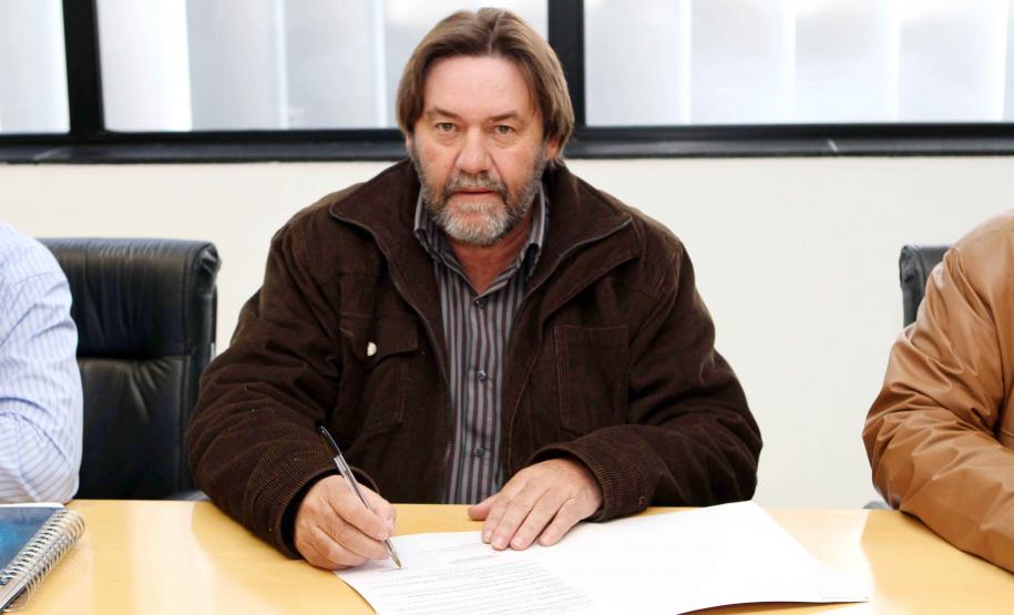 A Secretaria da Família e Desenvolvimento Social Fernanda Richa assina convênios com os municípios de  Amaporã, Barbosa Ferraz, Campina da Lagoa, Campo Bonito, Cerro Azul, Cruz Machado, Mandirituba, Mangueirinha, Prudentópolis, Santa Cecília do Pavão, São Jerônimo da Serra, São Pedro do Iguaçu, Teixeira Soares, Tomazina, Turvo e Wenceslau Braz