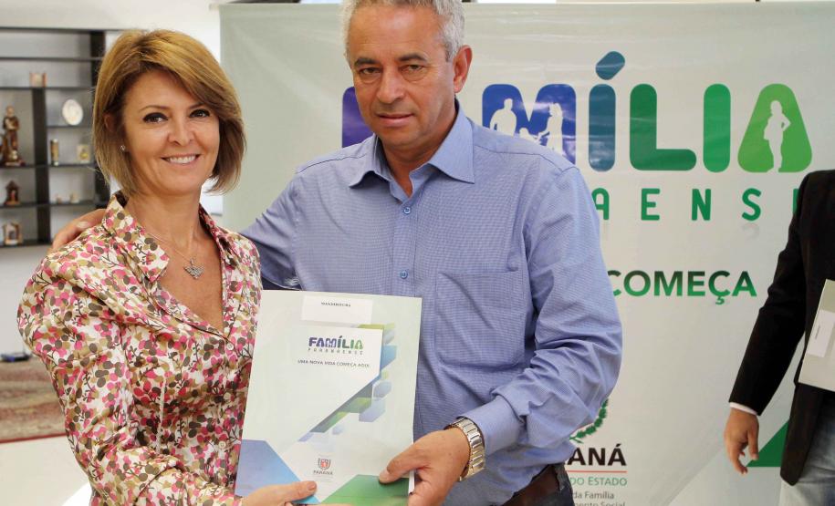 A Secretaria da Família e Desenvolvimento Social Fernanda Richa assina convênios com os municípios de  Amaporã, Barbosa Ferraz, Campina da Lagoa, Campo Bonito, Cerro Azul, Cruz Machado, Mandirituba, Mangueirinha, Prudentópolis, Santa Cecília do Pavão, São Jerônimo da Serra, São Pedro do Iguaçu, Teixeira Soares, Tomazina, Turvo e Wenceslau Braz