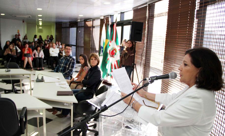 A secretária da Família e Desenvolvimento Social, Fernanda Richa, participou nesta quinta-feira (05) da posse dos novos conselheiros do Conselho Estadual de Assistência Social (Ceas).Foto:Rogério Machado/SEDS