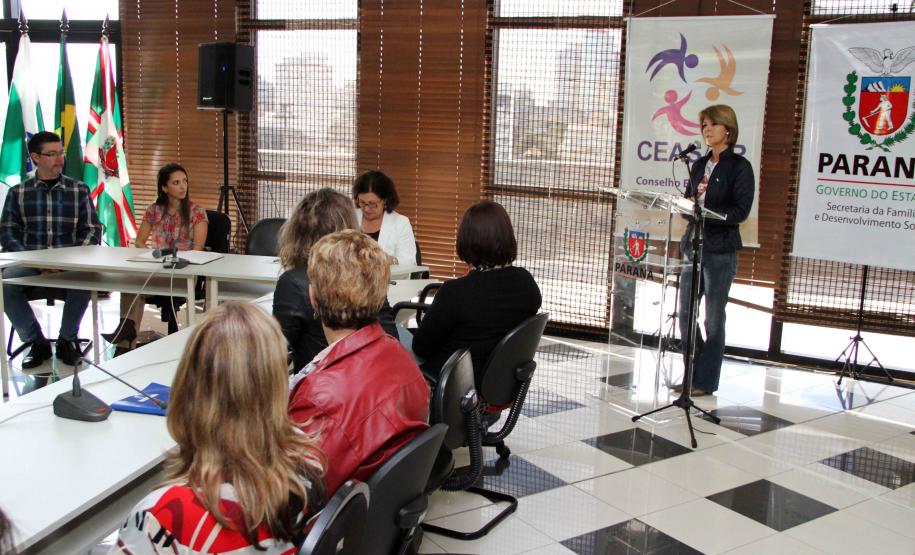 A secretária da Família e Desenvolvimento Social, Fernanda Richa, participou nesta quinta-feira (05) da posse dos novos conselheiros do Conselho Estadual de Assistência Social (Ceas).Foto:Rogério Machado/SEDS