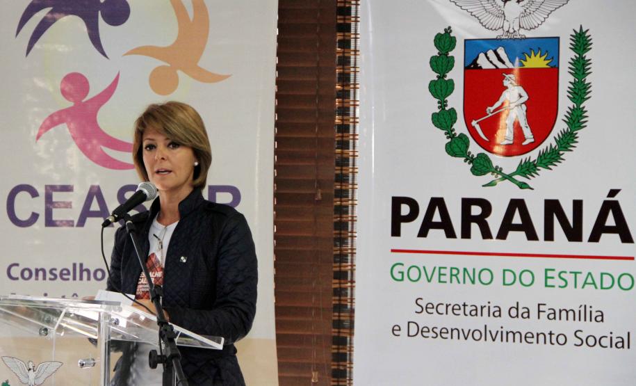 A secretária da Família e Desenvolvimento Social, Fernanda Richa, participou nesta quinta-feira (05) da posse dos novos conselheiros do Conselho Estadual de Assistência Social (Ceas).Foto:Rogério Machado/SEDS