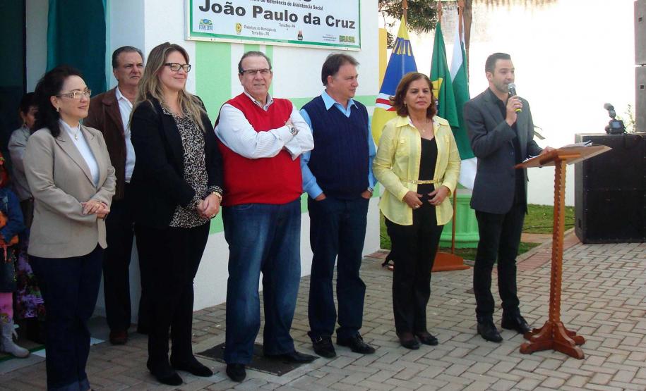 A Secretaria da Família e Desenvolvimento Social participou da inauguração do novo Centro de Referência de Assistência Social (Cras) de Terra Boa, no Noroeste do Estado, na última terça-feira (31). O Cras João Paulo da Cruz recebeu um investimento de R$ 132 mil liberados pelo Governo do Estado do Fundo Estadual de Assistência Social (Feas), por deliberação do Conselho Estadual de Assistência Social (Ceas).Foto:Rogério Machado/SEDS