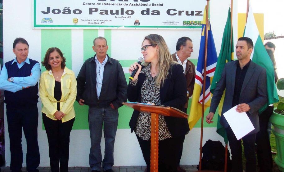 A Secretaria da Família e Desenvolvimento Social participou da inauguração do novo Centro de Referência de Assistência Social (Cras) de Terra Boa, no Noroeste do Estado, na última terça-feira (31). O Cras João Paulo da Cruz recebeu um investimento de R$ 132 mil liberados pelo Governo do Estado do Fundo Estadual de Assistência Social (Feas), por deliberação do Conselho Estadual de Assistência Social (Ceas).Foto:Rogério Machado/SEDS