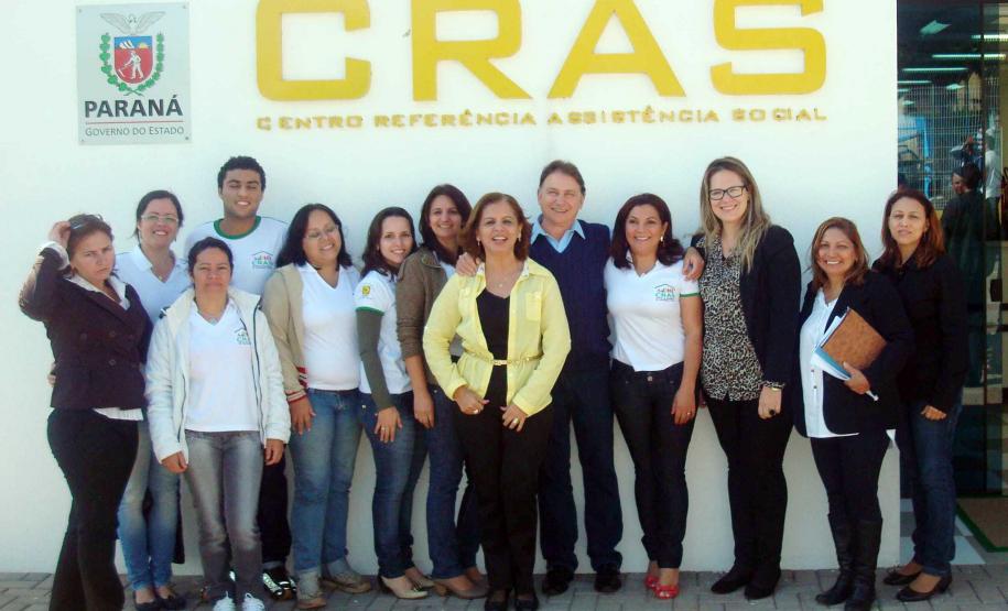 A Secretaria da Família e Desenvolvimento Social participou da inauguração do novo Centro de Referência de Assistência Social (Cras) de Terra Boa, no Noroeste do Estado, na última terça-feira (31). O Cras João Paulo da Cruz recebeu um investimento de R$ 132 mil liberados pelo Governo do Estado do Fundo Estadual de Assistência Social (Feas), por deliberação do Conselho Estadual de Assistência Social (Ceas).Foto:Rogério Machado/SEDS