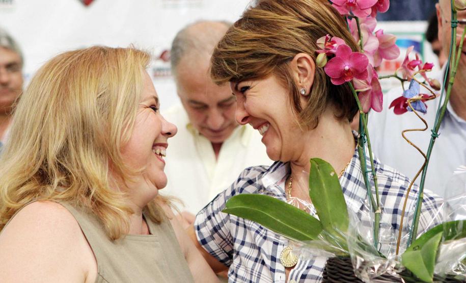Secretária da Familia e Desenvolvimento Social, Fernanda Richa percorre municípios da Região Norte co Paraná com a campanha Espalhe Calor e inaugura dois Centros de Referencia de Assistencia Social. Foto:Rogério Machado/SEDS