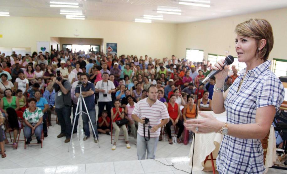 Secretária da Familia e Desenvolvimento Social, Fernanda Richa percorre municípios da Região Norte co Paraná com a campanha Espalhe Calor e inaugura dois Centros de Referencia de Assistencia Social. Foto:Rogério Machado/SEDS