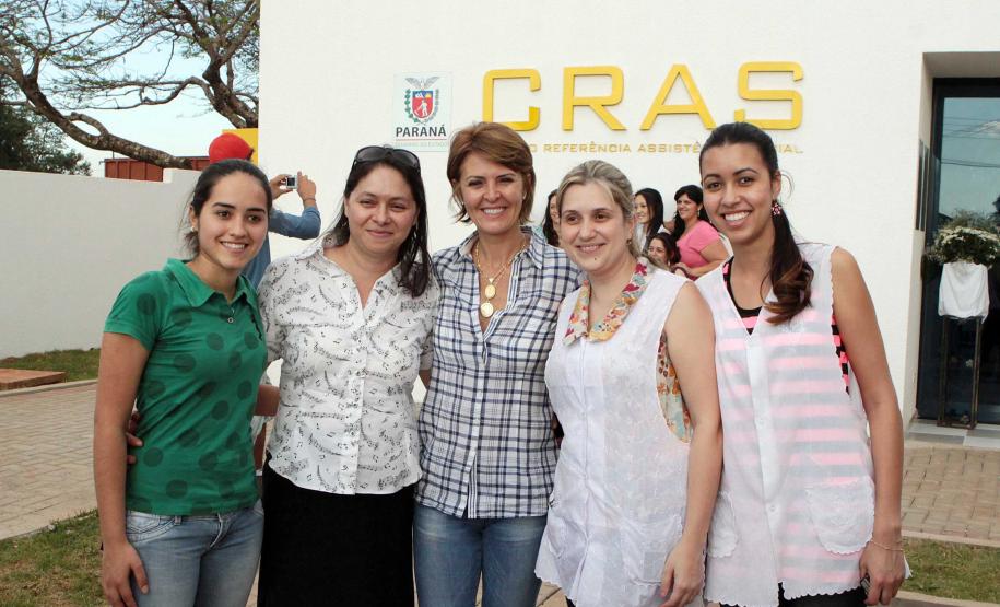 Secretária da Familia e Desenvolvimento Social, Fernanda Richa percorre municípios da Região Norte co Paraná com a campanha Espalhe Calor e inaugura dois Centros de Referencia de Assistencia Social. Foto:Rogério Machado/SEDS