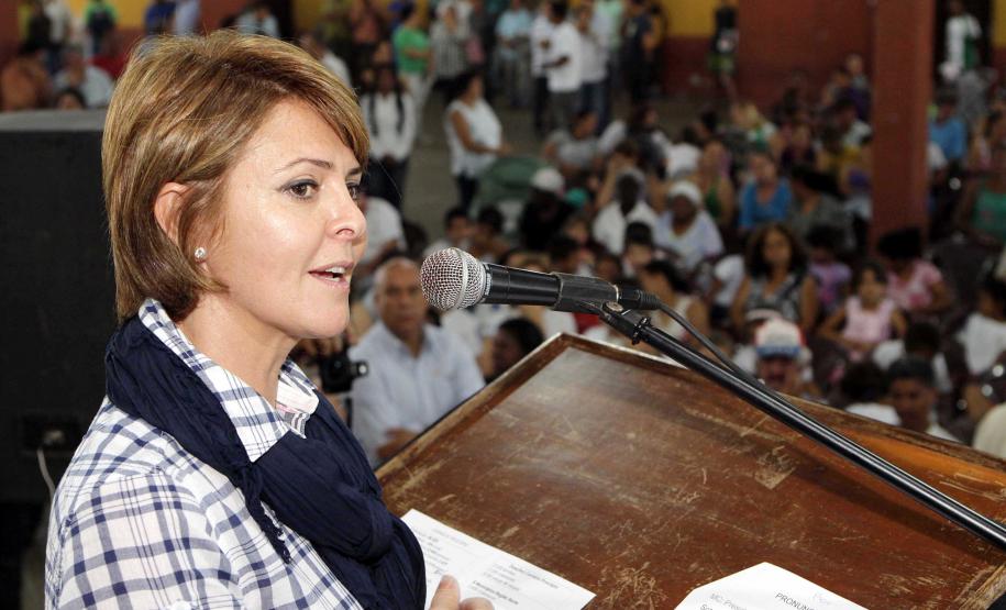Secretária da Familia e Desenvolvimento Social, Fernanda Richa percorre municípios da Região Norte co Paraná com a campanha Espalhe Calor e inaugura dois Centros de Referencia de Assistencia Social. Foto:Rogério Machado/SEDS
