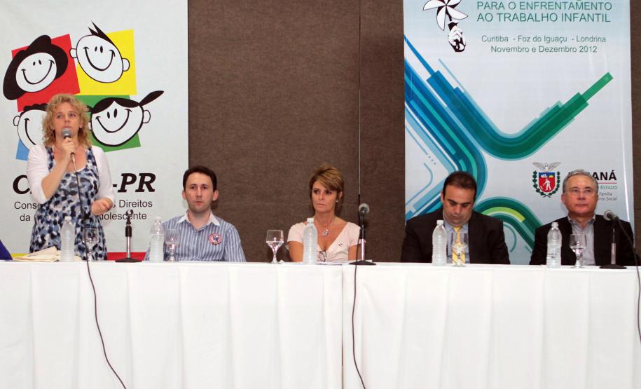A secretária da Família e Desenvolvimento Social, Fernanda Richa, abriu nesta quarta-feira (07) o Seminário Capacitação de Combate ao Trabalho Infantil em Foz do Iguaçu