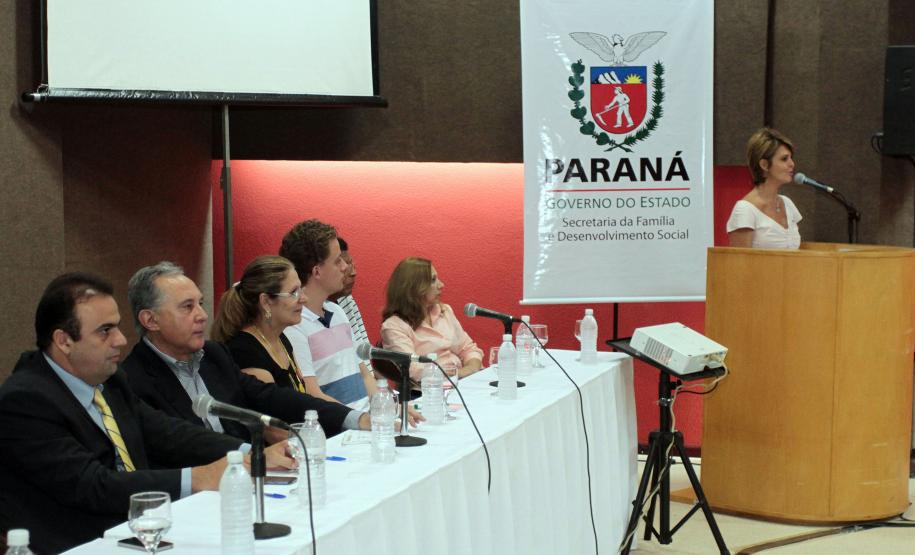 A secretária da Família e Desenvolvimento Social, Fernanda Richa, abriu nesta quarta-feira (07) o Seminário Capacitação de Combate ao Trabalho Infantil em Foz do Iguaçu