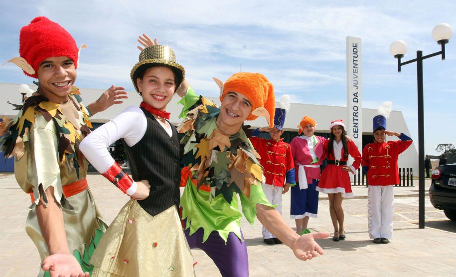 A secretária da Família e Desenvolvimento Social, Fernanda Richa, participou nesta sexta-feira (23) da inauguração do Centro da Juventude de Castro, na região Centro Oriental (?) do Estado. Este  é o décimo sexto Centro da Juventude entregue a população do Paraná este ano.Foto:Rogério Machado/SEDS