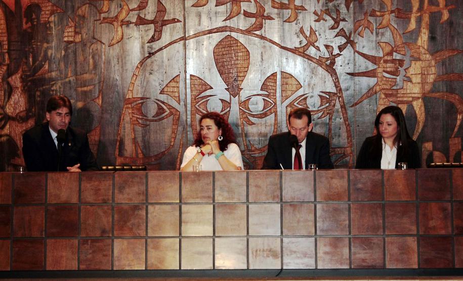 Reunião dos conselhos com bancada parlamentar na Assembleia Legislativa.
Fotos:Ricardo Marajó