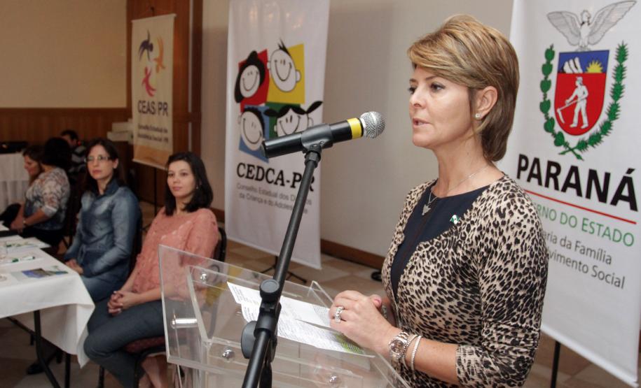 A secretária da Família e Desenvolvimento Social Fernanda Richa, participa da abertura  do Seminário da Capacitação dos Centros da JuventudeFoto: Rogério Machado/SEDS