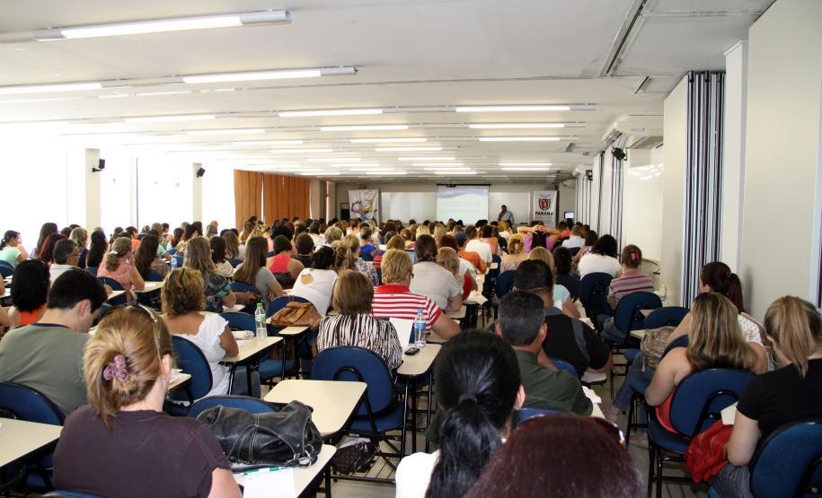 A última etapa do Seminário Capacitação de Combate ao Trabalho Infantil promovido pela Secretaria da Família e Desenvolvimento Social (Seds) iniciou nesta quarta-feira (05), em Curitiba. O evento que já foi realizado em Foz do Iguaçu e Londrina acontece até sexta-feira (07) e está abordando as recomendações do plano regional para prevenção e erradicação do trabalho infantil com municípios.Foto: Ricardo Marajó/SEDS