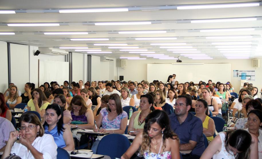 A última etapa do Seminário Capacitação de Combate ao Trabalho Infantil promovido pela Secretaria da Família e Desenvolvimento Social (Seds) iniciou nesta quarta-feira (05), em Curitiba. O evento que já foi realizado em Foz do Iguaçu e Londrina acontece até sexta-feira (07) e está abordando as recomendações do plano regional para prevenção e erradicação do trabalho infantil com municípios.Foto: Ricardo Marajó/SEDS