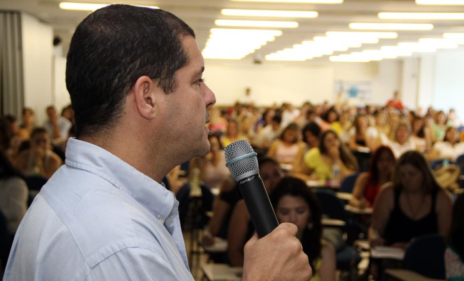 A última etapa do Seminário Capacitação de Combate ao Trabalho Infantil promovido pela Secretaria da Família e Desenvolvimento Social (Seds) iniciou nesta quarta-feira (05), em Curitiba. O evento que já foi realizado em Foz do Iguaçu e Londrina acontece até sexta-feira (07) e está abordando as recomendações do plano regional para prevenção e erradicação do trabalho infantil com municípios.Foto: Ricardo Marajó/SEDS