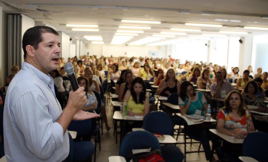 A última etapa do Seminário Capacitação de Combate ao Trabalho Infantil promovido pela Secretaria da Família e Desenvolvimento Social (Seds) iniciou nesta quarta-feira (05), em Curitiba. O evento que já foi realizado em Foz do Iguaçu e Londrina acontece até sexta-feira (07) e está abordando as recomendações do plano regional para prevenção e erradicação do trabalho infantil com municípios.Foto: Ricardo Marajó/SEDS