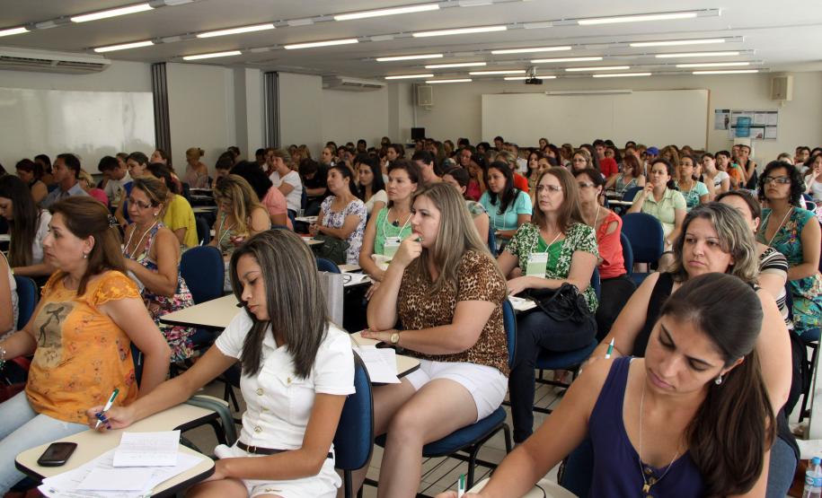 A última etapa do Seminário Capacitação de Combate ao Trabalho Infantil promovido pela Secretaria da Família e Desenvolvimento Social (Seds) iniciou nesta quarta-feira (05), em Curitiba. O evento que já foi realizado em Foz do Iguaçu e Londrina acontece até sexta-feira (07) e está abordando as recomendações do plano regional para prevenção e erradicação do trabalho infantil com municípios.Foto: Ricardo Marajó/SEDS