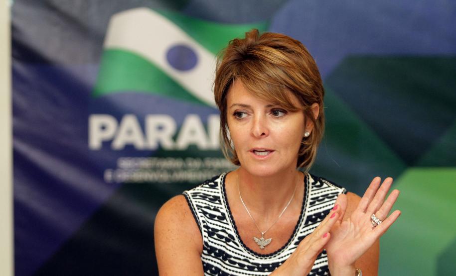 Aprovado nesta sexta-feira (07) a criação do Piso Paranaense de Assistência Social (PPAS). O anuncio aconteceu a última plenária do Conselho Estadual de Assistência Social (Ceas) de 2012, órgão deliberativo ligado à Secretaria da Família e Desenvolvimento Social (Seds). A iniciativa vai permitir que no próximo ano seja destinado R$ 6,4 milhões para 86 pequenos municípios com até 20 mil habitantes.
Foto:Rogerio Machado/SEDS