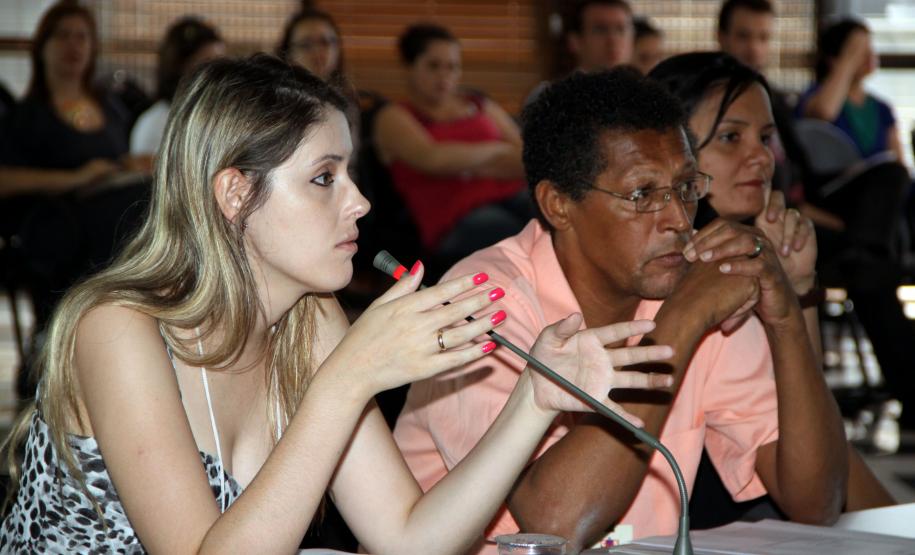 Aprovado nesta sexta-feira (07) a criação do Piso Paranaense de Assistência Social (PPAS). O anuncio aconteceu a última plenária do Conselho Estadual de Assistência Social (Ceas) de 2012, órgão deliberativo ligado à Secretaria da Família e Desenvolvimento Social (Seds). A iniciativa vai permitir que no próximo ano seja destinado R$ 6,4 milhões para 86 pequenos municípios com até 20 mil habitantes.Foto:Ricardo Marajó/SEDS