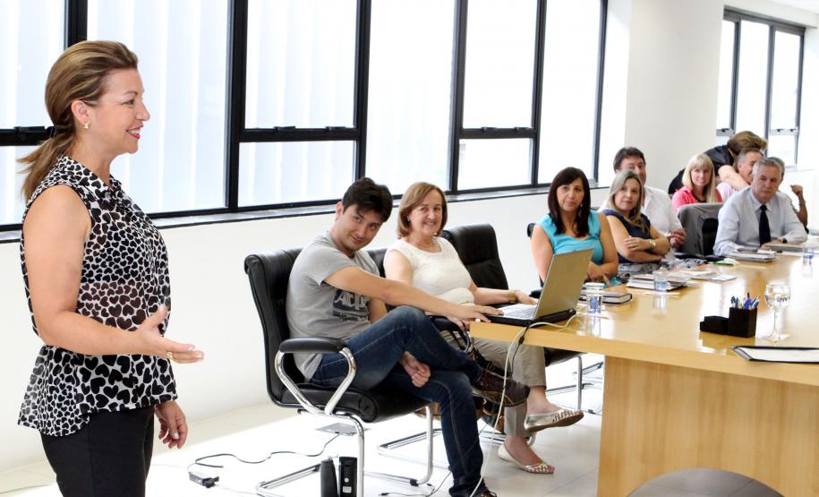 A secretária da Familia e Desenvolvimento Social, Fernanda Richa, se reúne com os chefes dos Escritórios Regionais.Foto:Rogério Machado/SEDS