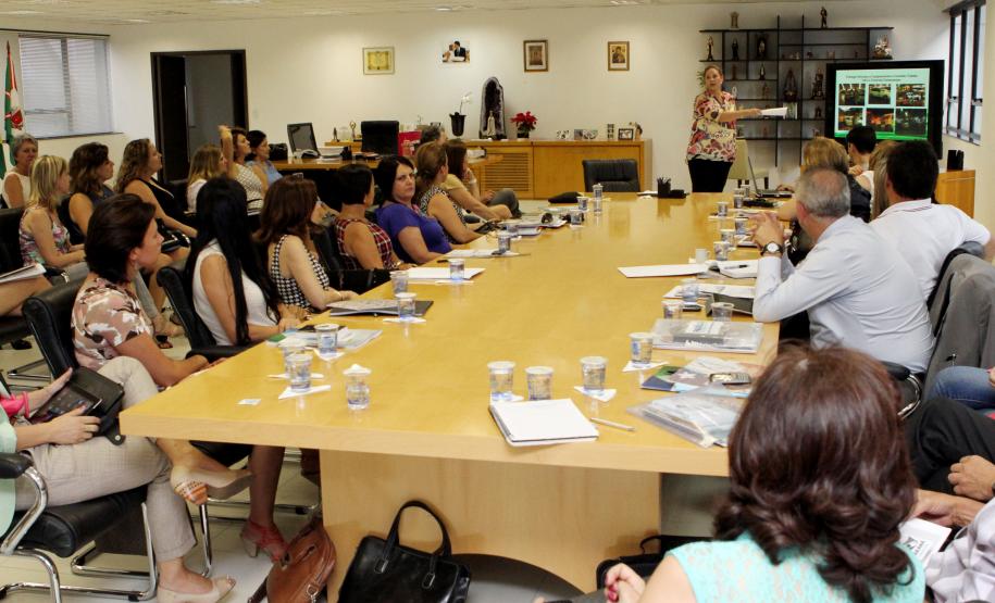 A secretária da Familia e Desenvolvimento Social, Fernanda Richa, se reúne com os chefes dos Escritórios Regionais.Foto:Rogério Machado/SEDS