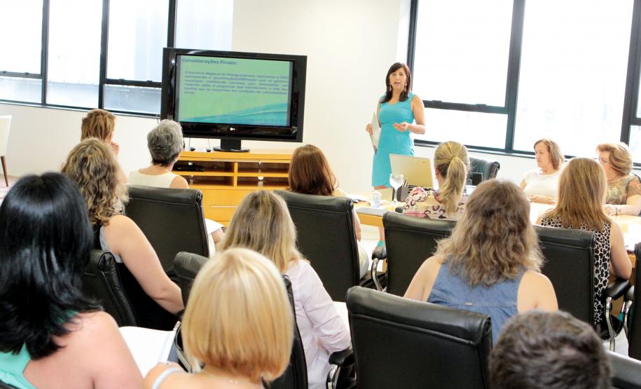 A secretária da Familia e Desenvolvimento Social, Fernanda Richa, se reúne com os chefes dos Escritórios Regionais.Foto:Rogério Machado/SEDS