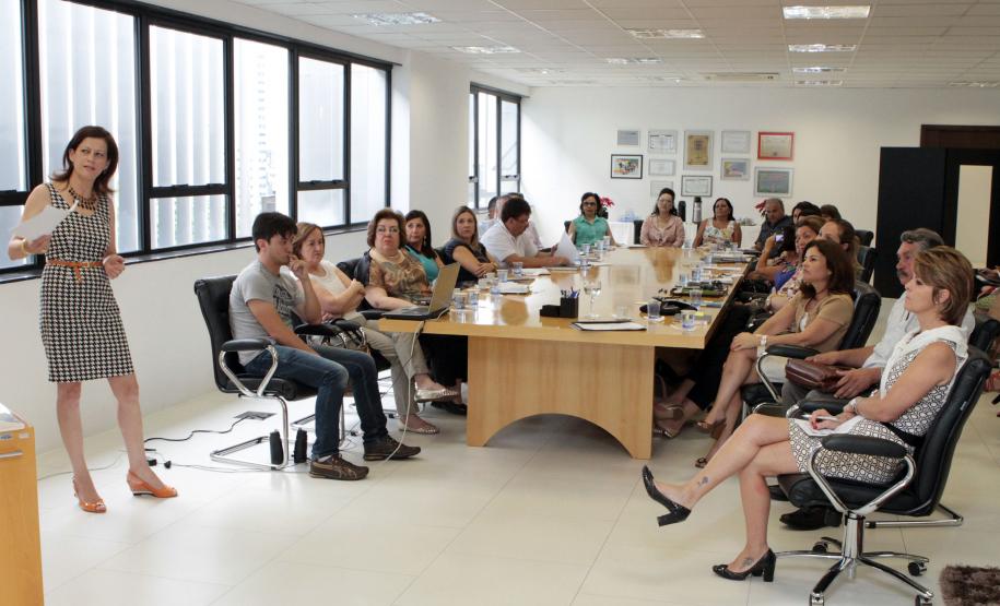 A secretária da Familia e Desenvolvimento Social, Fernanda Richa, se reúne com os chefes dos Escritórios Regionais.Foto:Rogério Machado/SEDS