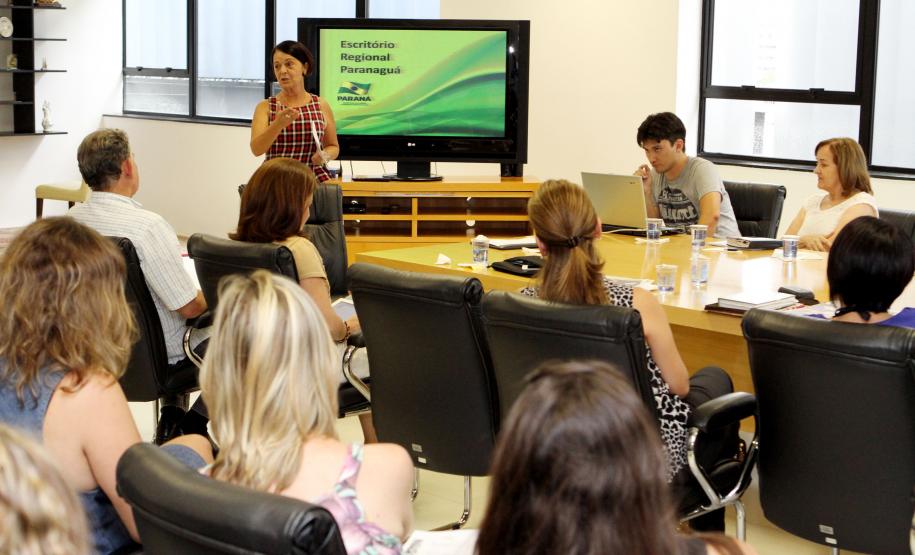 A secretária da Família e Desenvolvimento Social, Fernanda Richa, se reúne com os chefes dos Escritórios Regionais.Foto:Rogério Machado/SEDS