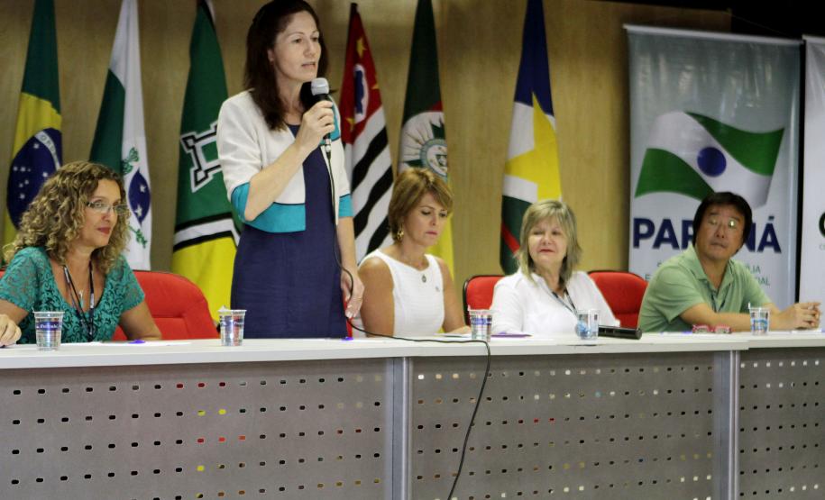 Secretária estadual da Família e Desenvolvimento Social, Fernanda Richa, participa da abertura da Reunião do Fórum Nacional dos Conselhos Estaduais de Assistência Social - FONACEAS. Presidente do Conselho Estadual de Assistência Social do Paraná, Inês Tonello.Foto:Rogério Machado/SEDS