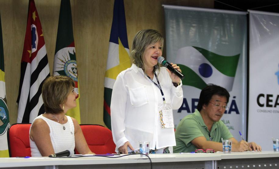 Secretária estadual da Família e Desenvolvimento Social, Fernanda Richa, participa da abertura da Reunião do Fórum Nacional dos Conselhos Estaduais de Assistência Social - FONACEAS. Coordenadora do FONACEAS Angela Maria Gonçalves.Foto:Rogério Machado/SEDS