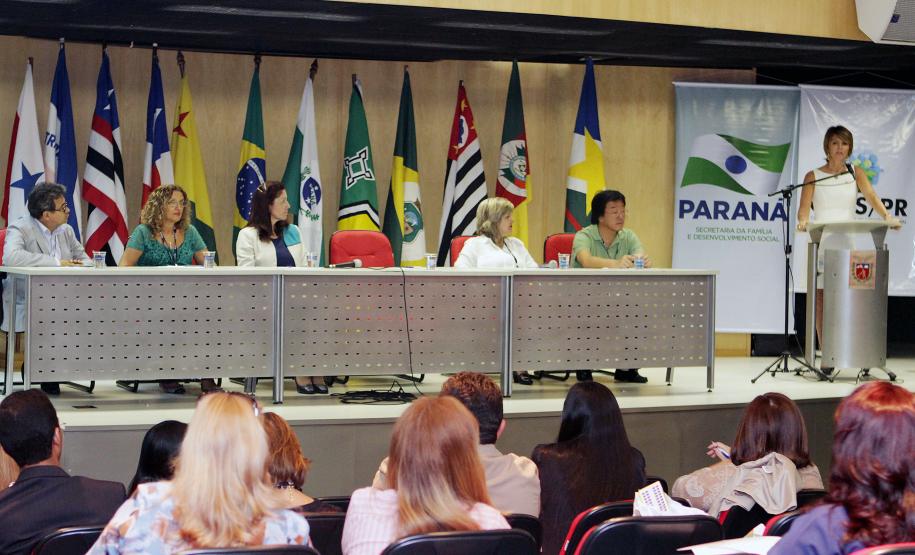 Secretária estadual da Família e Desenvolvimento Social, Fernanda Richa, participa da abertura da Reunião do Fórum Nacional dos Conselhos Estaduais de Assistência Social - FONACEAS.Foto:Rogério Machado/SEDS