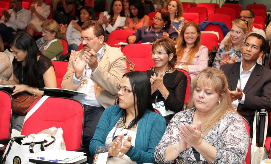 Secretária estadual da Família e Desenvolvimento Social, Fernanda Richa, participa da abertura da Reunião do Fórum Nacional dos Conselhos Estaduais de Assistência Social - FONACEAS.Foto:Rogério Machado/SEDS