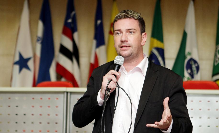 Secretária estadual da Família e Desenvolvimento Social, Fernanda Richa, participa da abertura da Reunião do Fórum Nacional dos Conselhos Estaduais de Assistência Social - FONACEAS. Assessor Técnico da SEDS Leandro Meller. Foto:Rogério Machado/SEDS