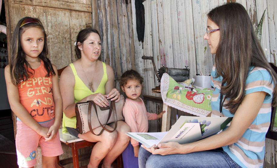 Acompanhamento das famílias participantes do Programa Família Paranaense.Foto: Ricardo Marajó/ SEDS