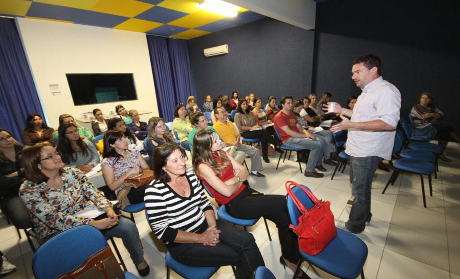PONTA GROSSA: Equipe da Seds participa de evento de reativação do Fórum de Assistência Social A equipe do escritório regional de Ponta Grossa da Secretaria da Família e Desenvolvimento Social (Seds) participou nesta terça-feira (6) de uma reunião para reativação do Fórum de Assistência Social dos Campos Gerais.Foto: Divulgação Prefeitura de Castro