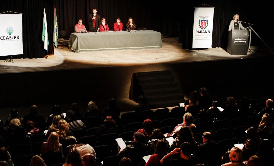 Ceas apresenta balanço de ações do biênio durante reunião em Curitiba O Conselho Estadual de Assistência Social (Ceas) realizou nesta sexta-feira (6) uma reunião onde apresentou o balanço de atividades da entidade no biênio 2012/2014. Foto - Ricardo Marajó/SEDS