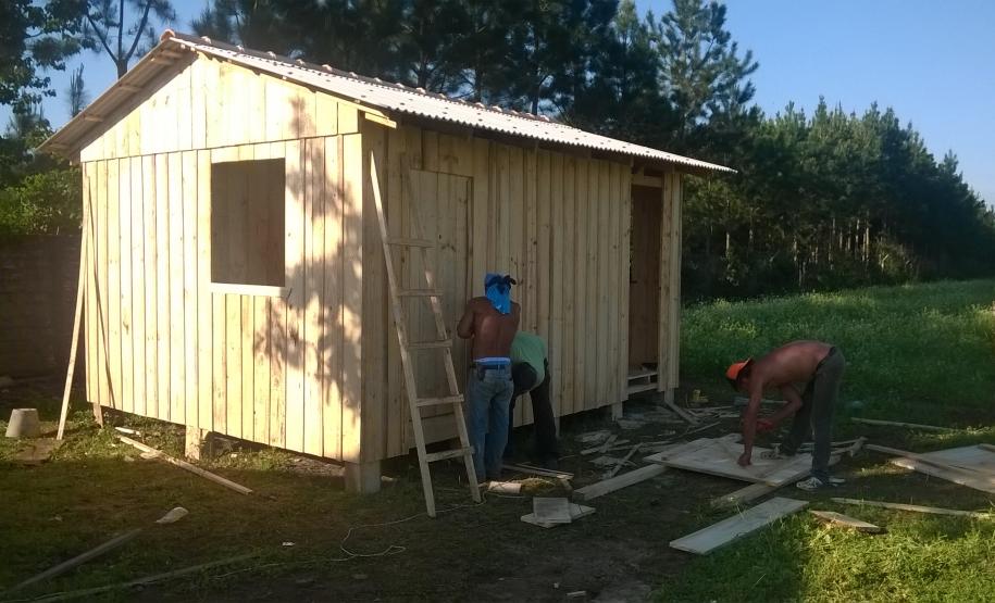 Municípios da região de Irati prestam contas sobre recursos do FEAS Parte dos recursos foi usada na reconstrução de casas das famílias atingidas pelas enchentes Foto: ER Irati