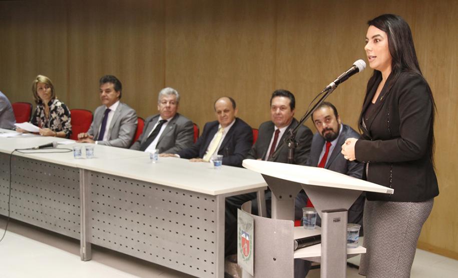 Governador Beto Richa e a secretária do Trabalho e Desenvolvimento Social, Fernanda Richa, assinam Termo de Convênio para Cofinanciamento do Serviço de Acolhimento de Adultos (Centro POP) e dos Serviços de Proteção e atendimento especializado às Famílias e Invididuos (PAEFI).Curitiba, 28/09/2015.Foto: Rogério Machado /SECS