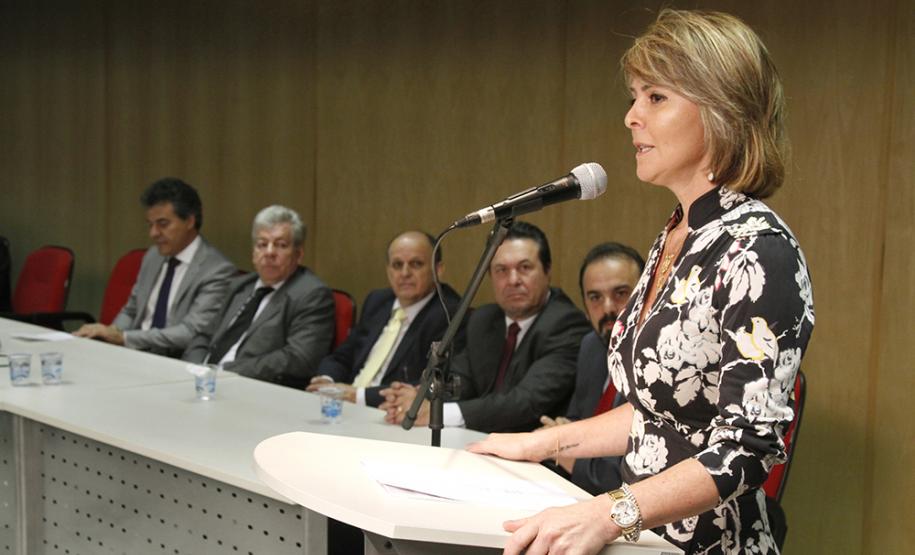 Governador Beto Richa e a secretária do Trabalho e Desenvolvimento Social, Fernanda Richa, assinam Termo de Convênio para Cofinanciamento do Serviço de Acolhimento de Adultos (Centro POP) e dos Serviços de Proteção e atendimento especializado às Famílias e Invididuos (PAEFI).Curitiba, 28/09/2015.Foto: Rogério Machado /SECS