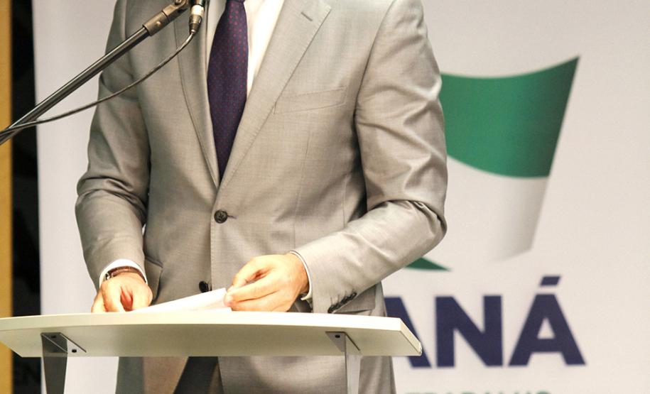 Governador Beto Richa e a secretária do Trabalho e Desenvolvimento Social, Fernanda Richa, assinam Termo de Convênio para Cofinanciamento do Serviço de Acolhimento de Adultos (Centro POP) e dos Serviços de Proteção e atendimento especializado às Famílias e Invididuos (PAEFI).Curitiba, 28/09/2015.Foto: Rogério Machado /SECS